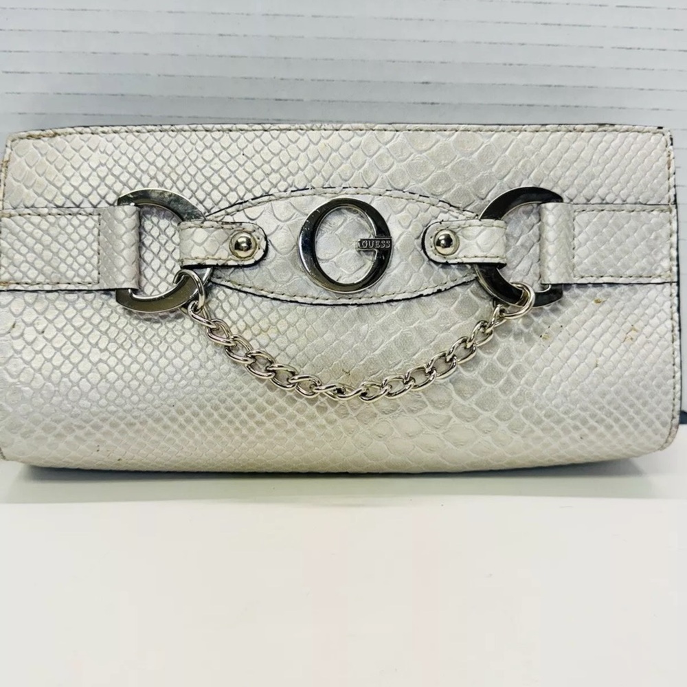 Guess Women's Wristlet Purse Handbag Clutch Silver Snakeskin Look As-Is